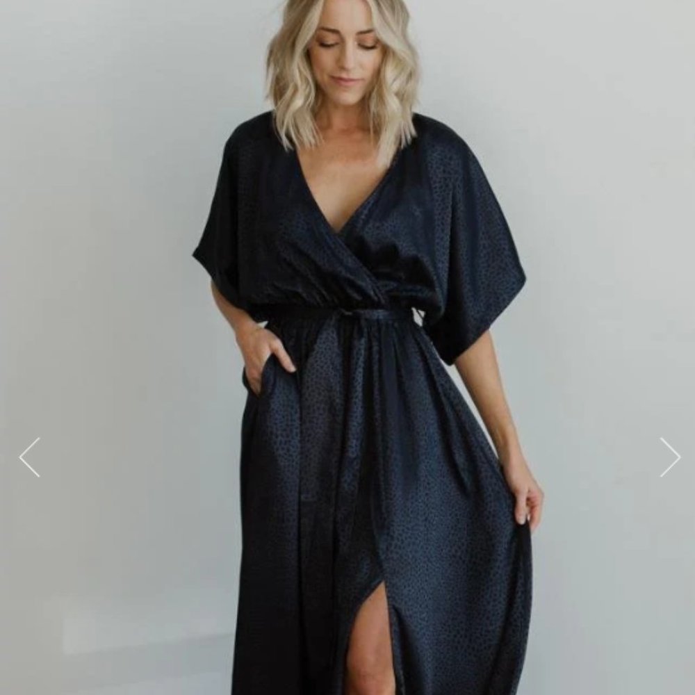 Baltic Born Savannah Print Kimono Maxi Dress Navy Blue Satin Belted V-Neck XL